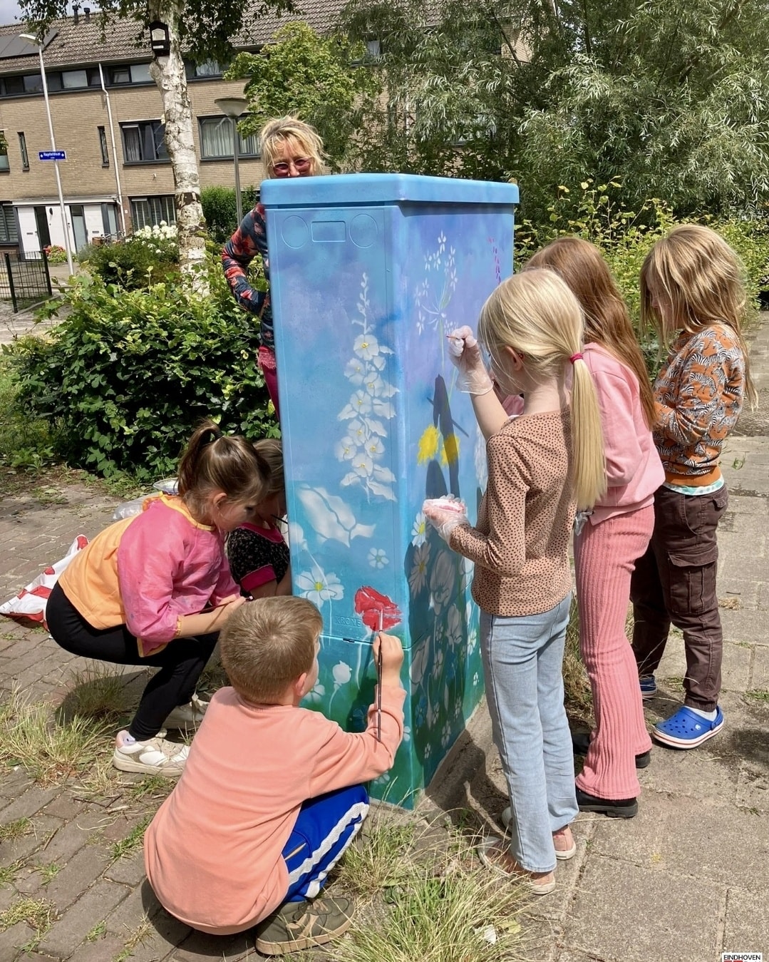 kids aan het schilderen
